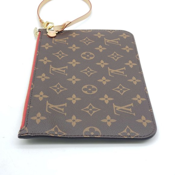 Authentic Louis Vuitton Wristlet / Clutch Monogram - Picture 3 of 11